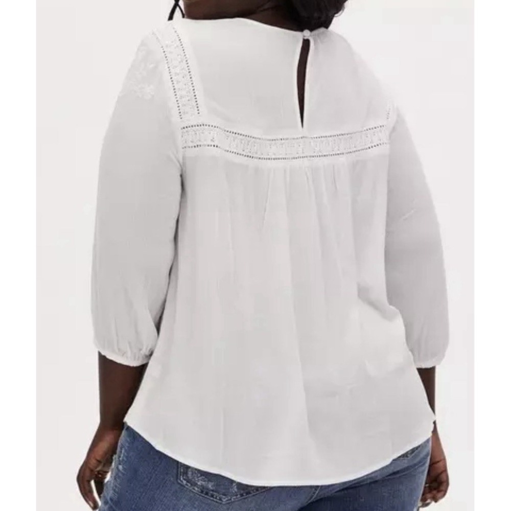 Torrid Crinkle Gauze Embroidered Top Women Size 2/18-20 White 3/4‎ Sleeve EUC - Picture 3 of 15